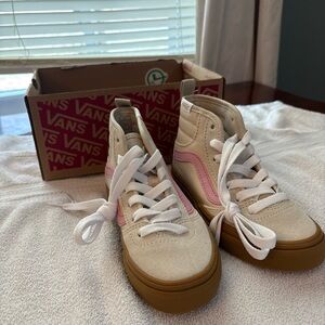 Masters Sneakers with Pink Accent